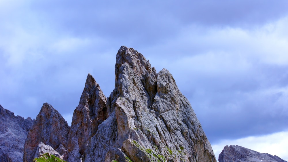 gray rocky mountain under white cloudy sky during daytime