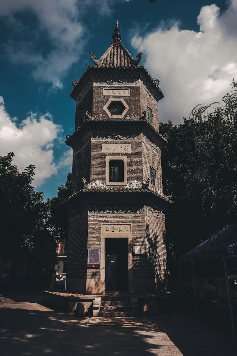 brown and white concrete building