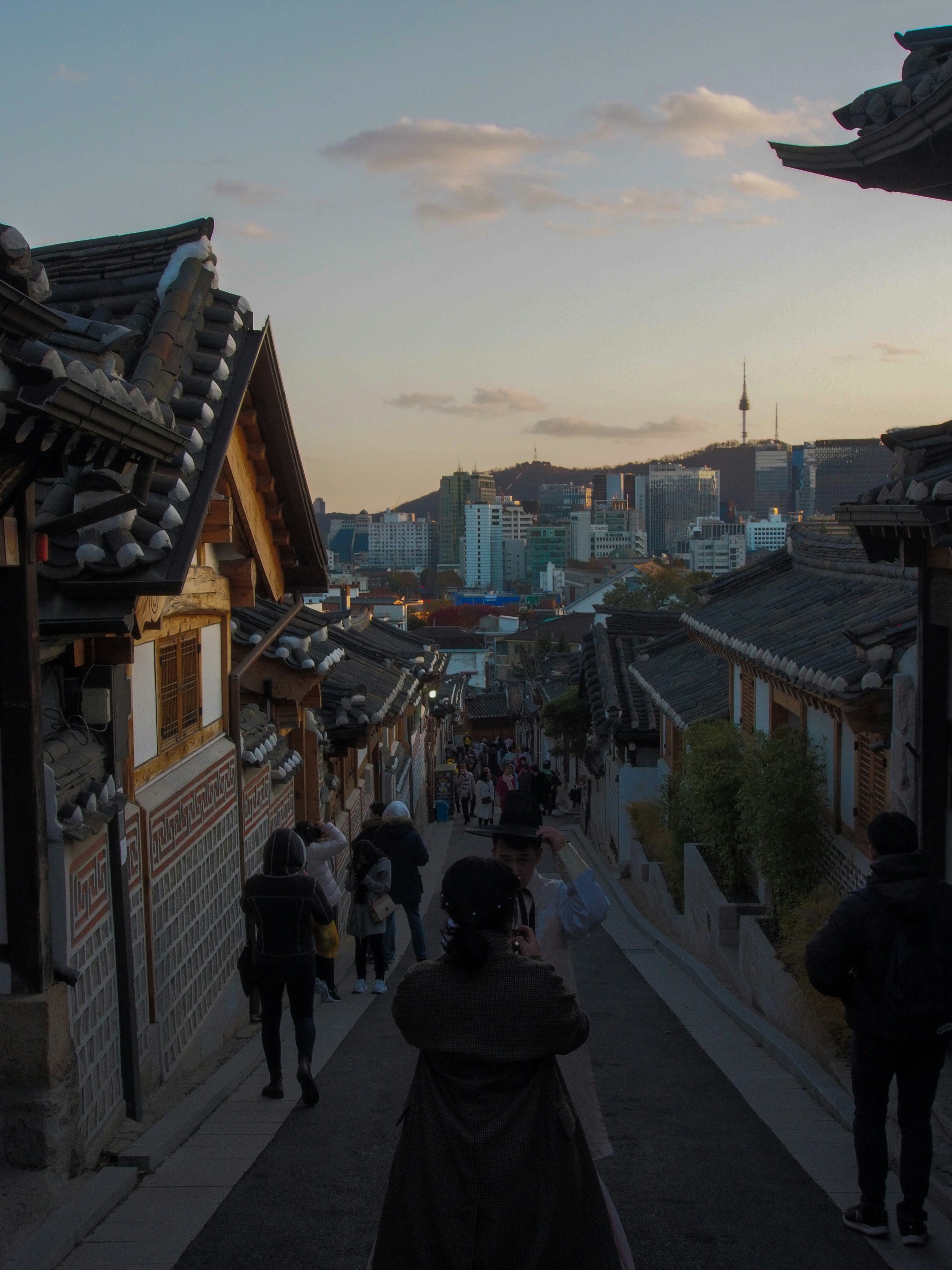 Seoul's Drinking Culture: From Pojangmacha to Rooftop Bars