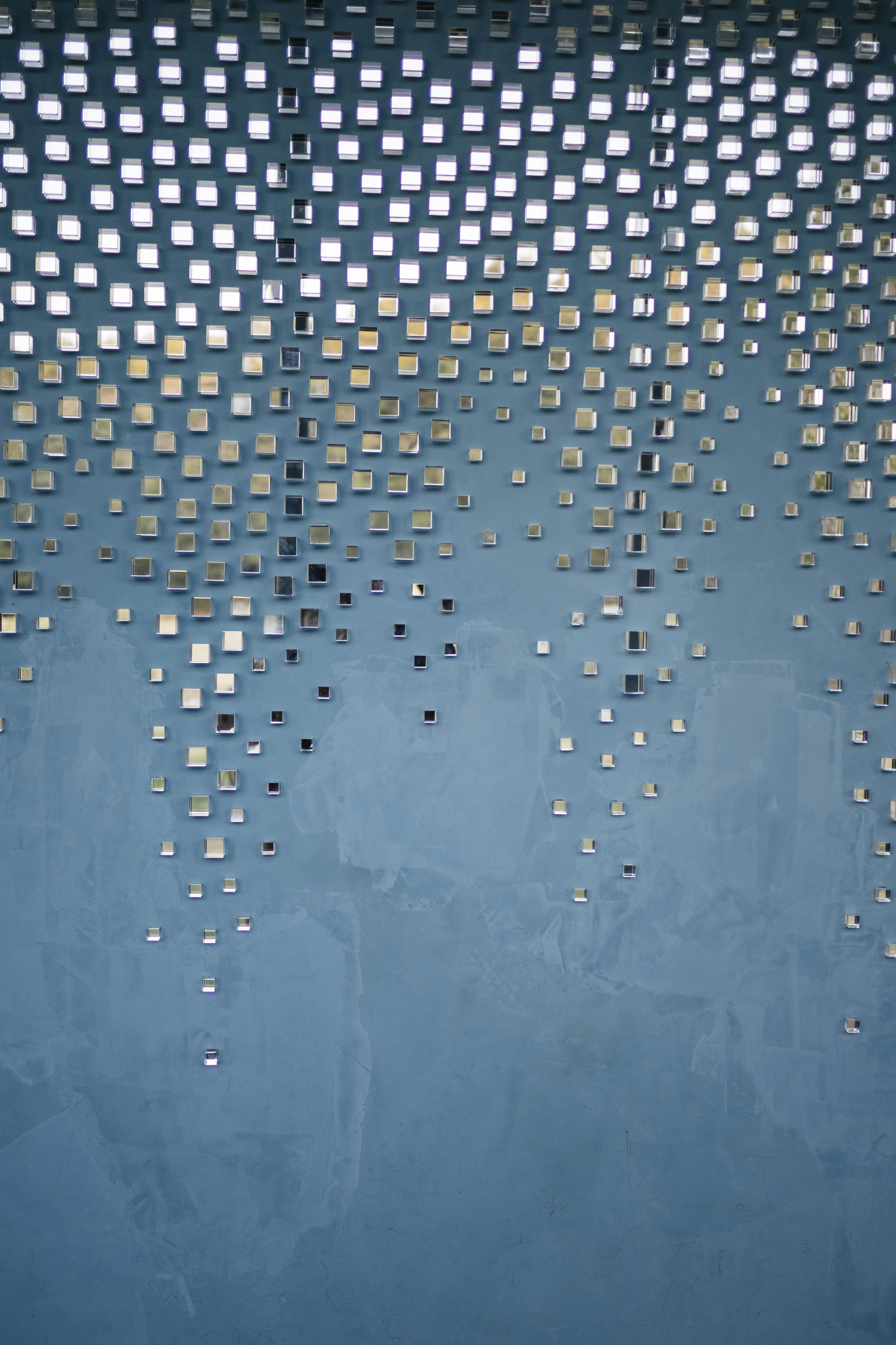 Olympus OM-D E-M1 Mark II + Panasonic Lumix G 20mm F1.7 ASPH sample photo. Blue and white abstract photography