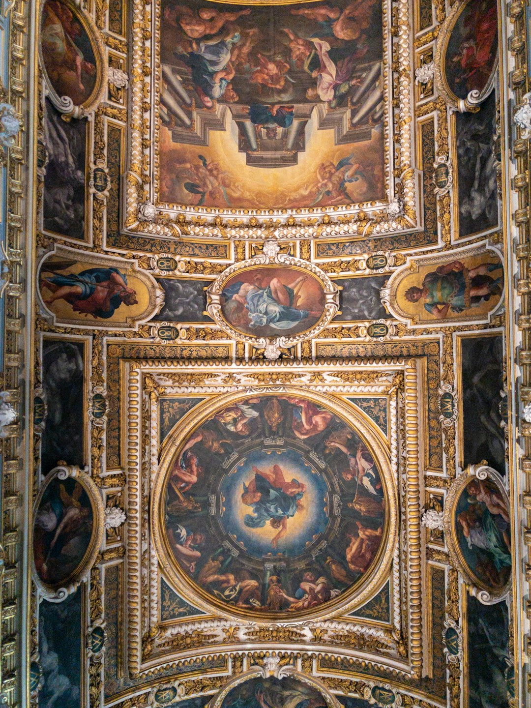 Basilica photo spot Fontainebleau Versailles