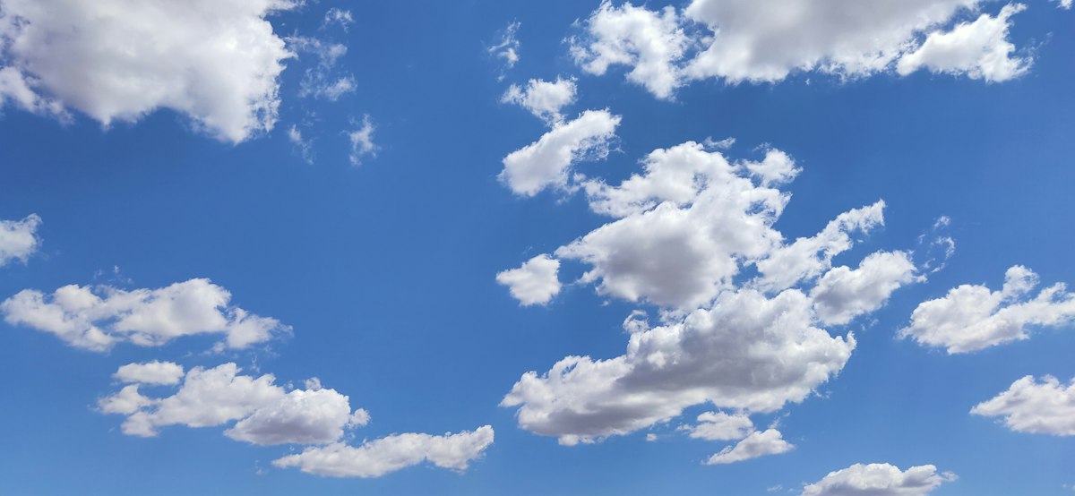 Nubes en el cielo, como metafora de la nube en tecnologia