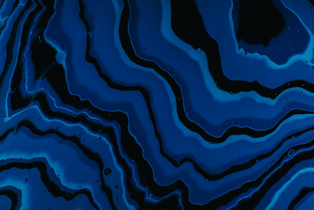 Pintura abstracta azul y negra