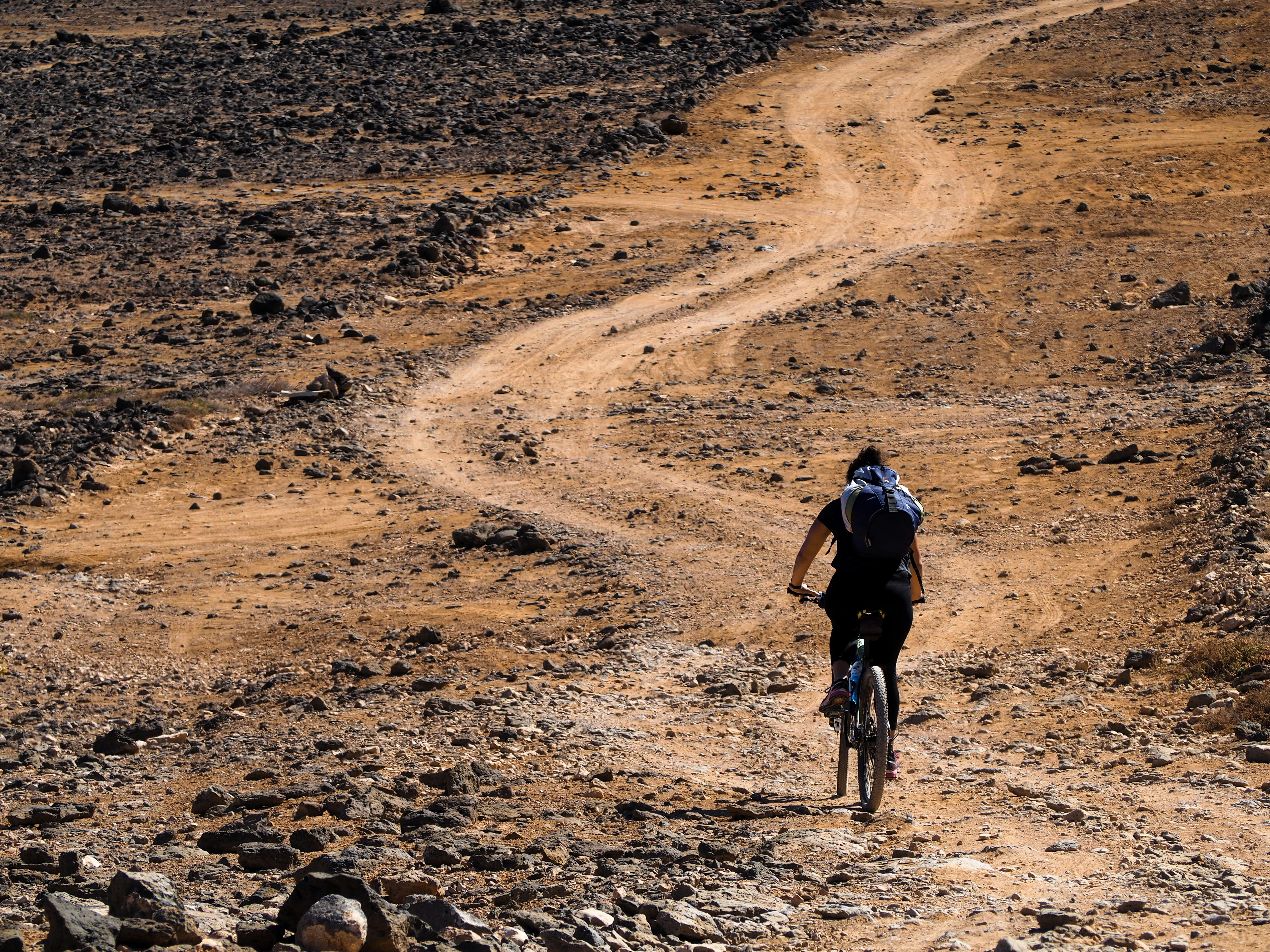s apartamentos en alquiler sunset spot fuerteventura  en mountain bike