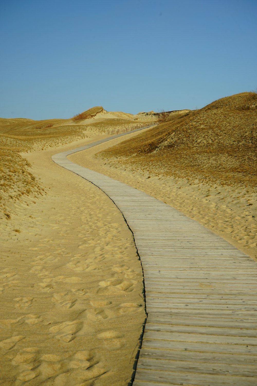 brown sand and brown sand