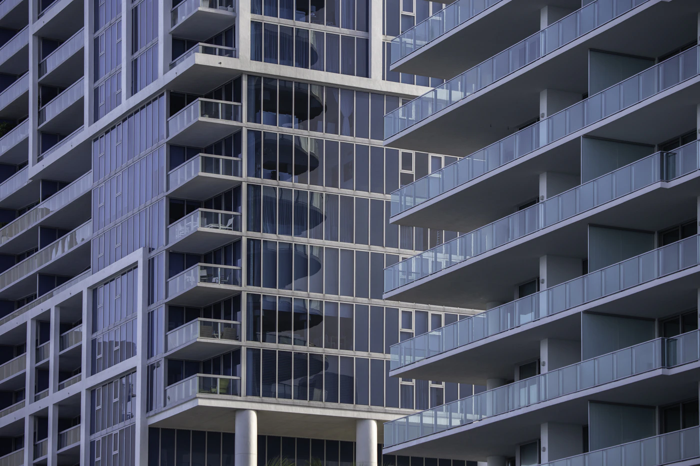A white building in North Miami Beach on a sunny day