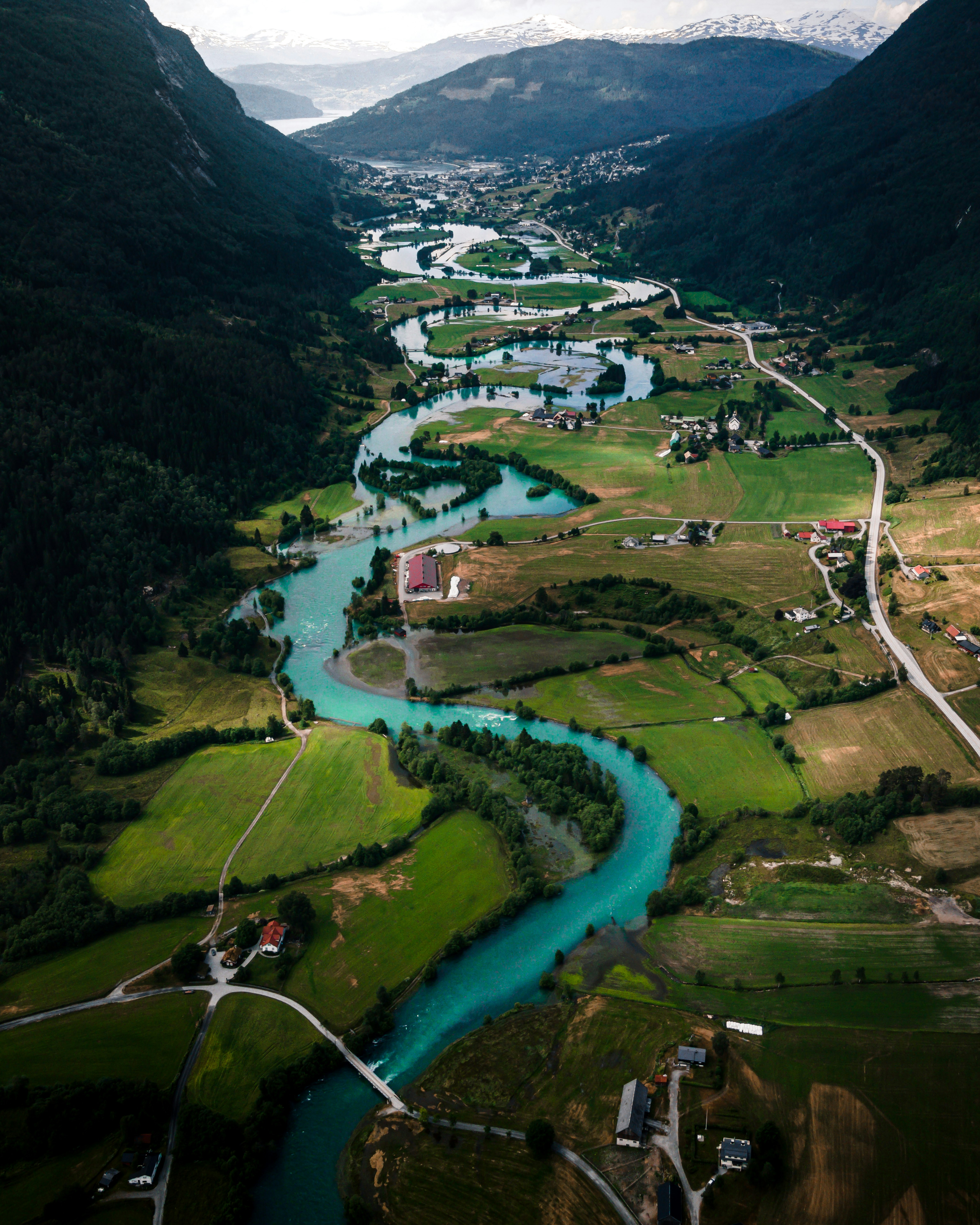 Photo by lachlangowen