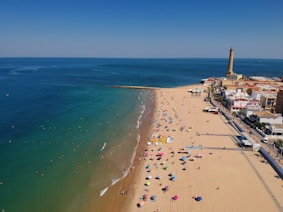 Vista aérea de la playa de Regla y el faro, Chipiona, Cádiz