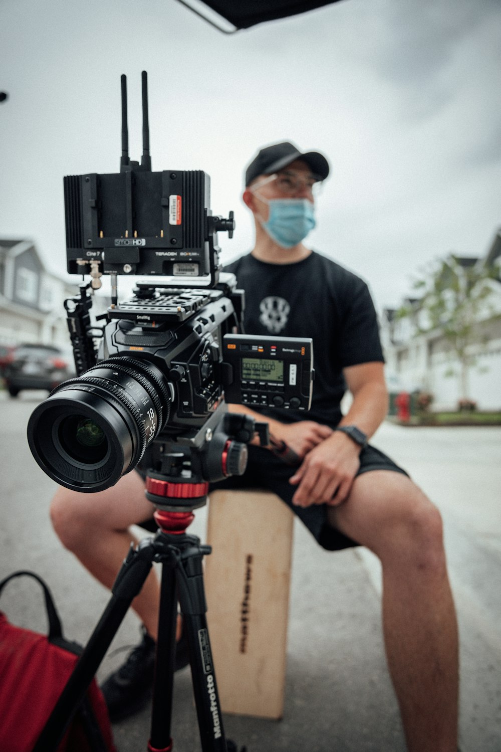 man in black crew neck t-shirt holding black dslr camera