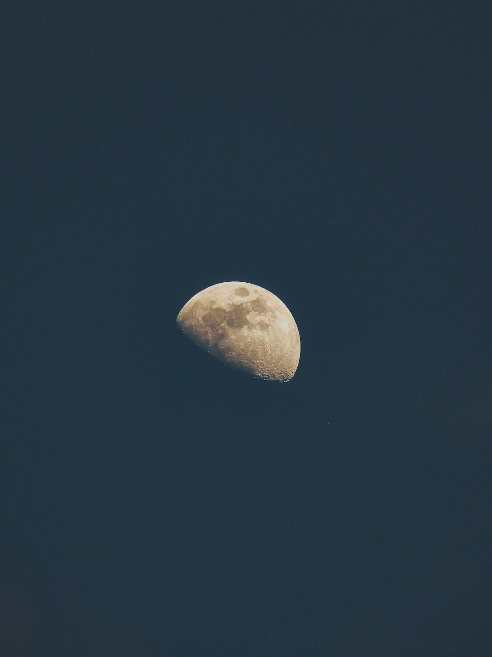 pleine lune dans le ciel