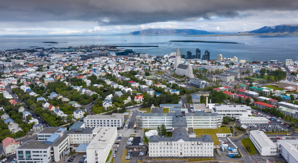 Vue aérienne des bâtiments de la ville pendant la journée