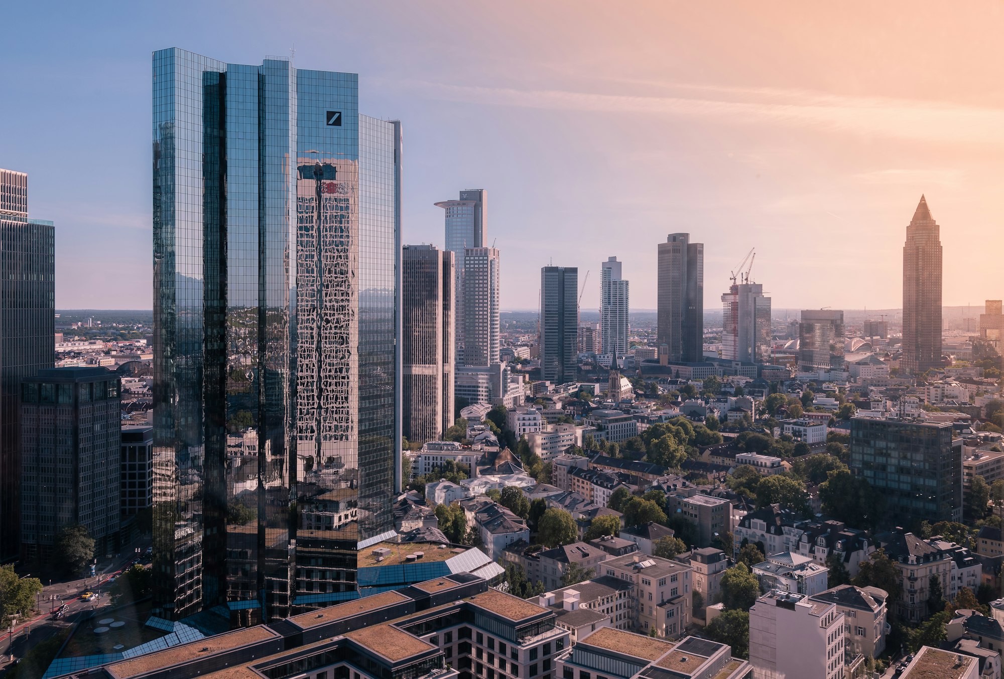 An amazing view on Franfurt City overwatching the Deutsche Bank Tower from the Opernturm.