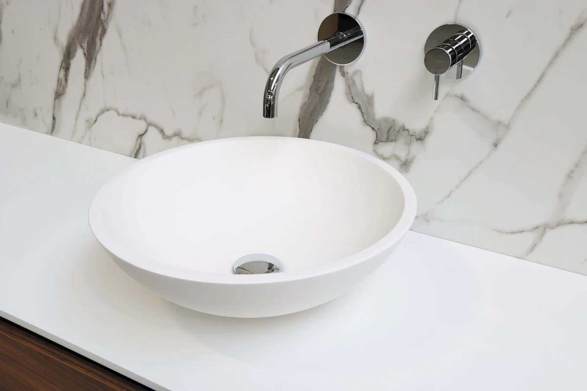 Wash Basins: Basin with Mixer