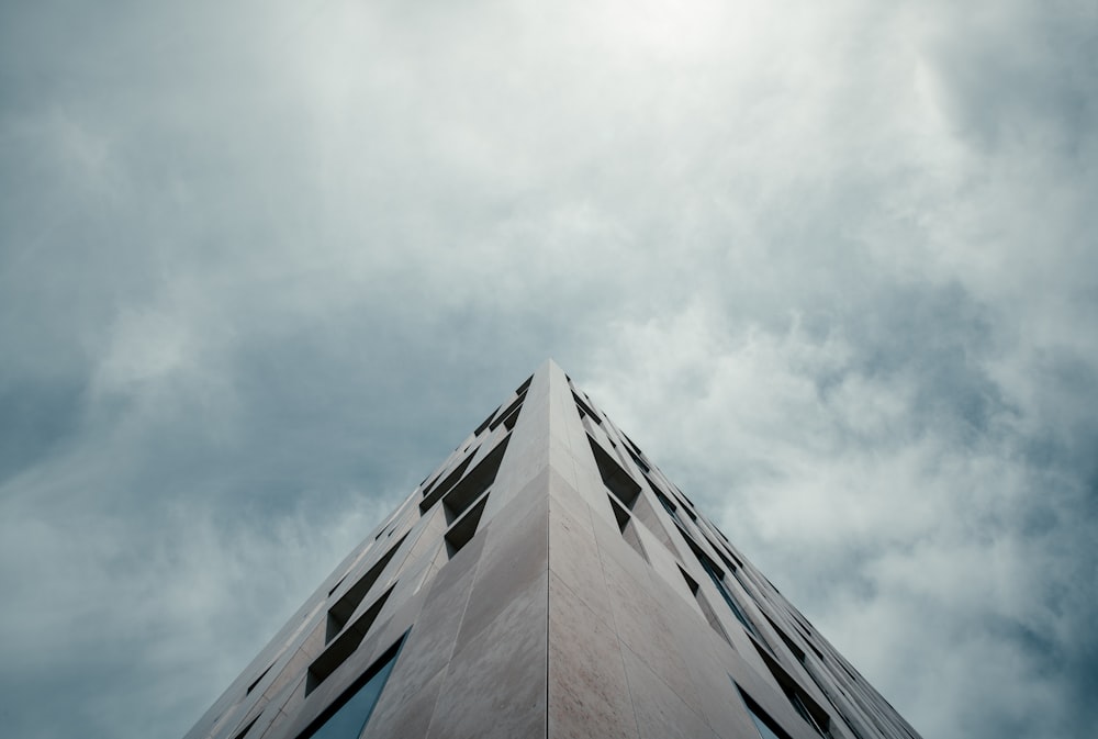 Low-Angle-Fotografie von Hochhäusern