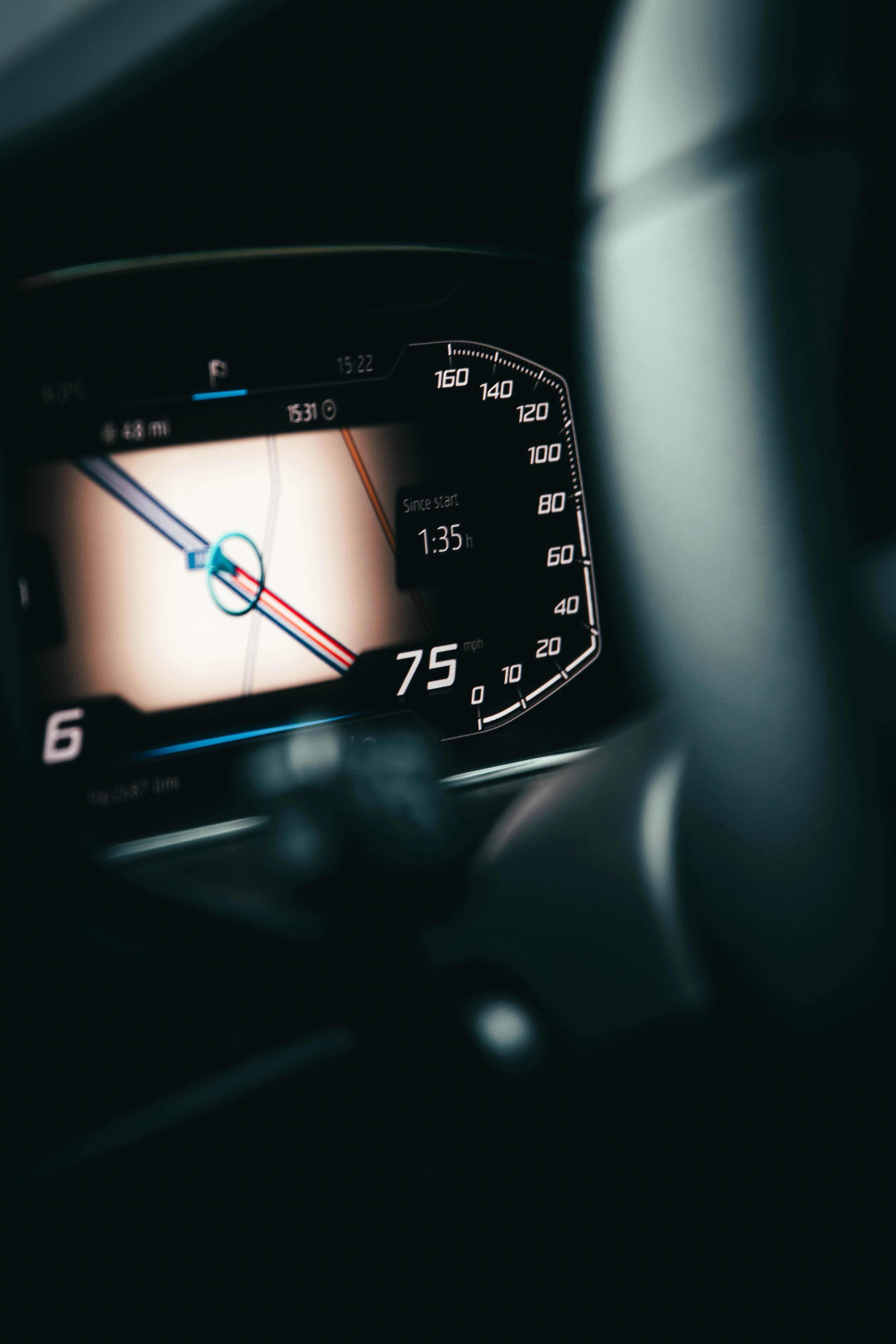 Velocímetro analógico negro y rojo