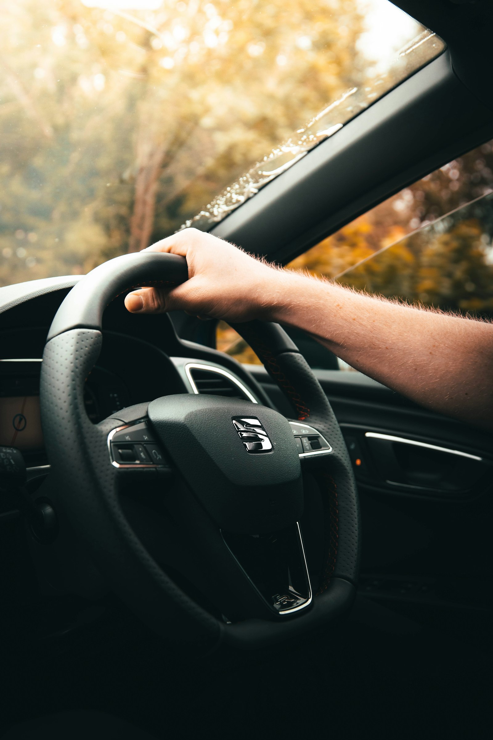 Canon EOS 90D + Canon EF 24-70mm F2.8L II USM sample photo. Person driving black honda photography