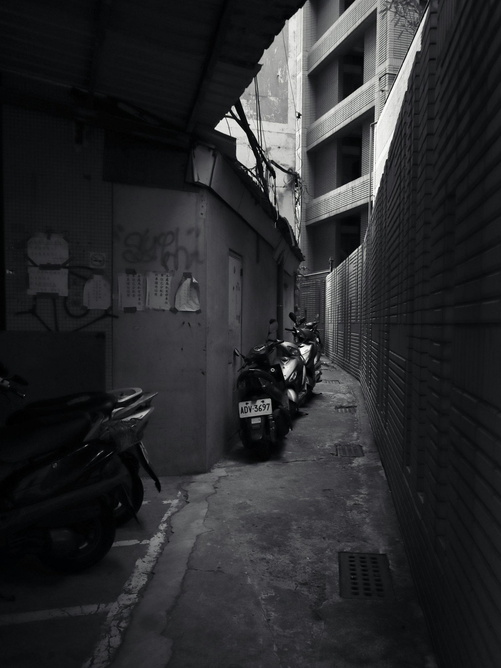Canon EOS M6 Mark II + Canon EF-M 15-45mm F3.5-6.3 IS STM sample photo. Grayscale photo of motorcycle photography