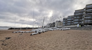 A group of young sailors preparing their boats on the shore of Didim