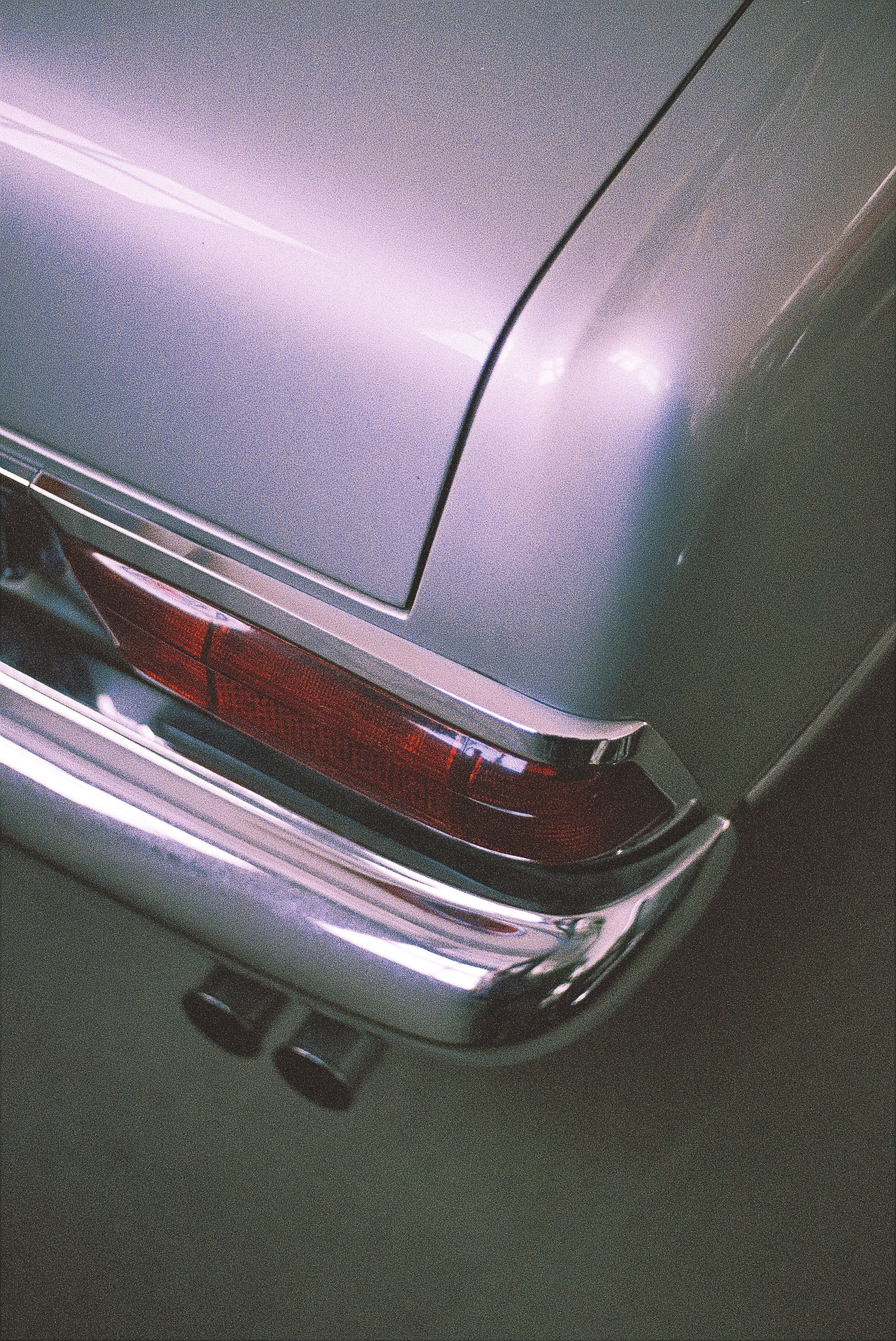 Vintage classic oldtimer close up. Made with Leica R7 (Year: 1994) and Leica Summilux-R 1.4 50mm (Year: 1983). Analog scan via nimmfilm.de: Fuji Frontier SP-3000. Film reel: Kodakcolor 200 VRplus (expired 1999)