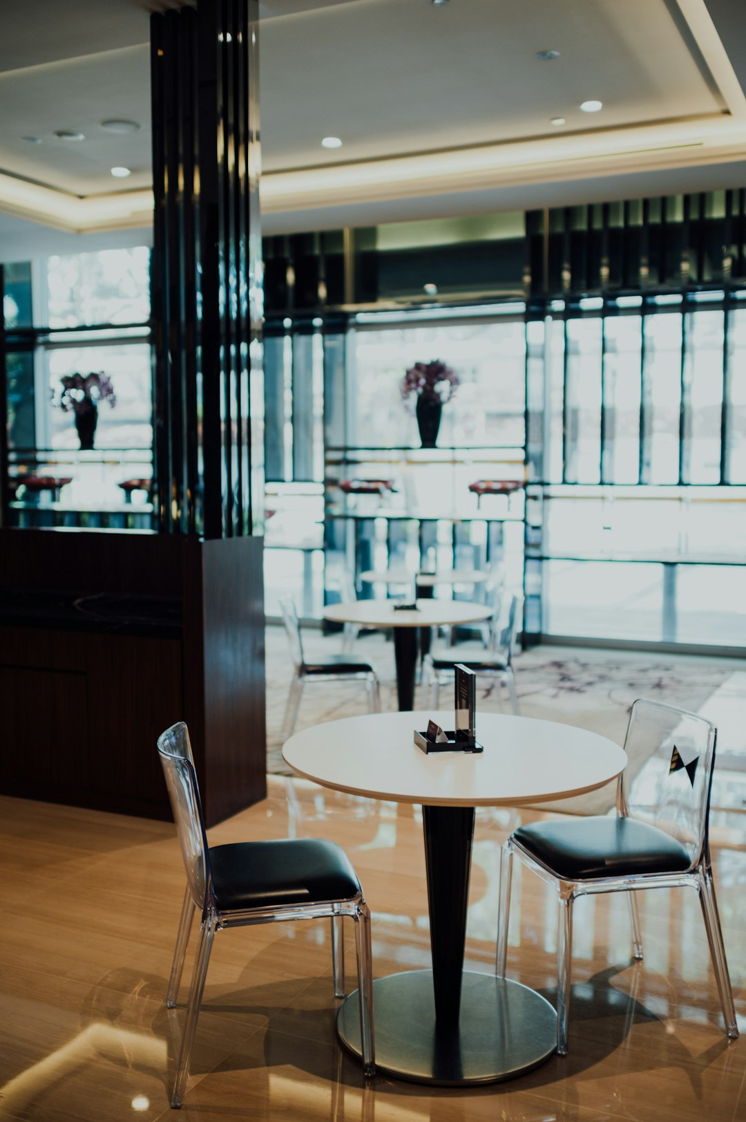 white round table with chairs