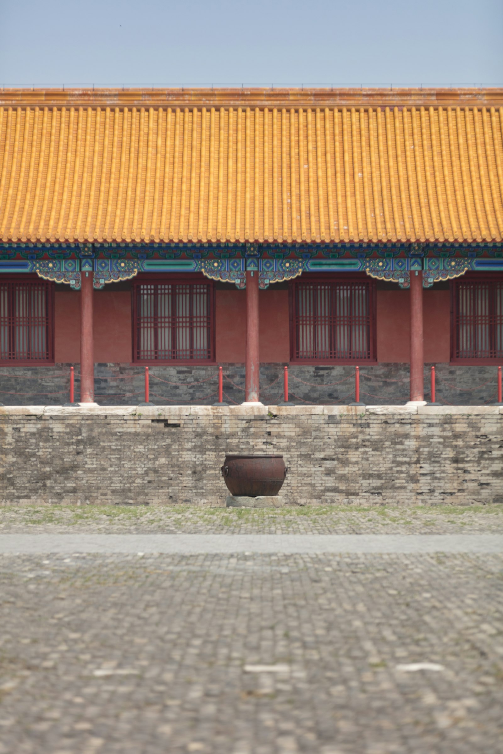 Canon EOS 5DS R + Canon EF 70-200mm F2.8L IS II USM sample photo. Orange and blue concrete photography