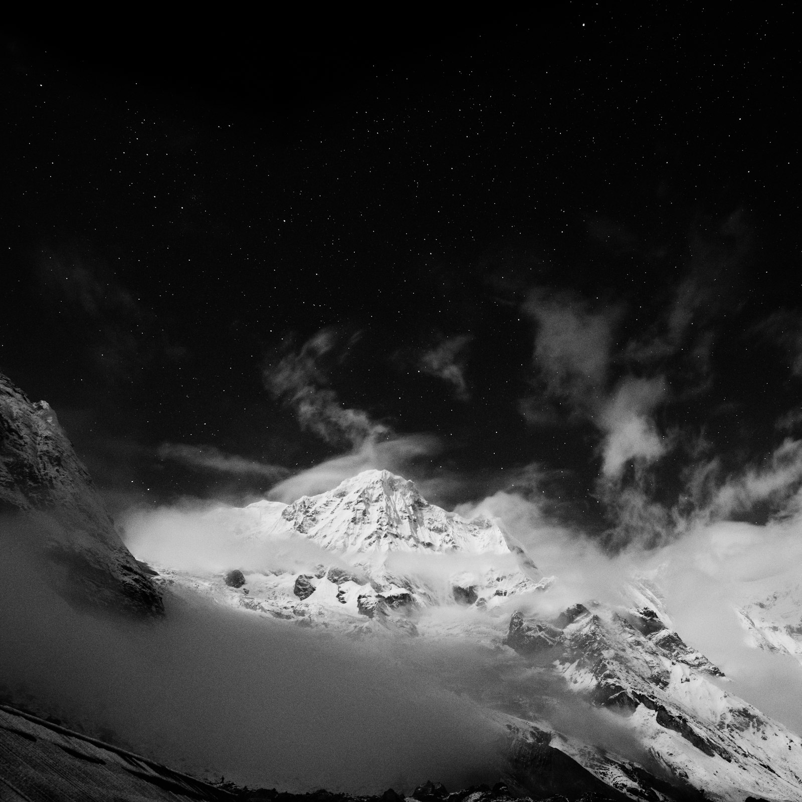 Sony a7R II + Sony Vario-Tessar T* FE 16-35mm F4 ZA OSS sample photo. Snow covered mountain under photography