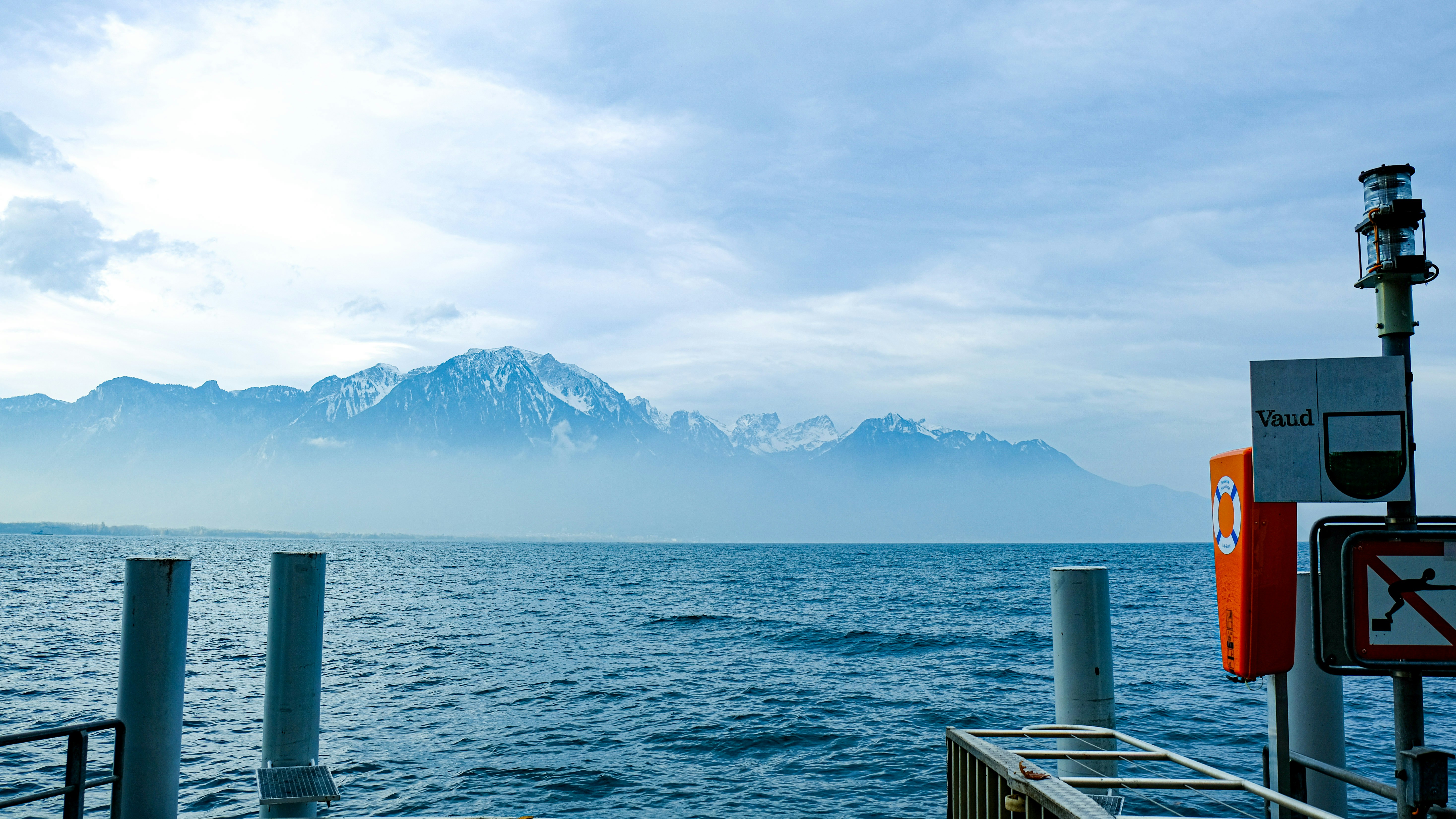 Photo by aoirostudio