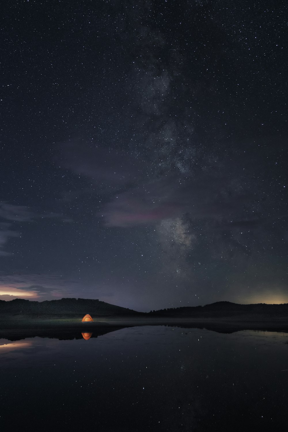 the night sky is reflected in the water