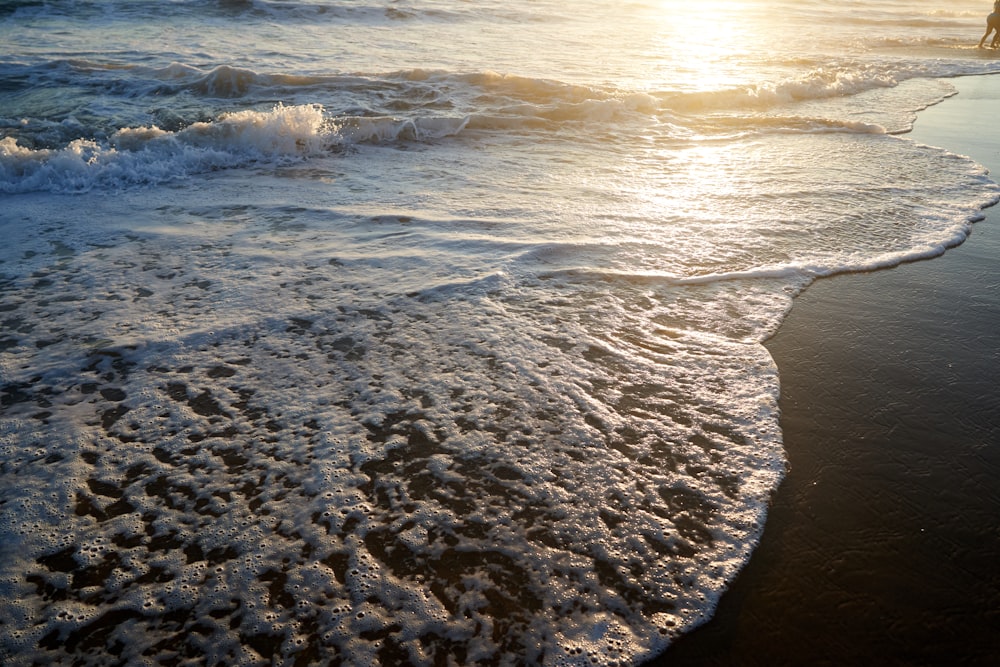 ocean waves crashing on shore during daytime