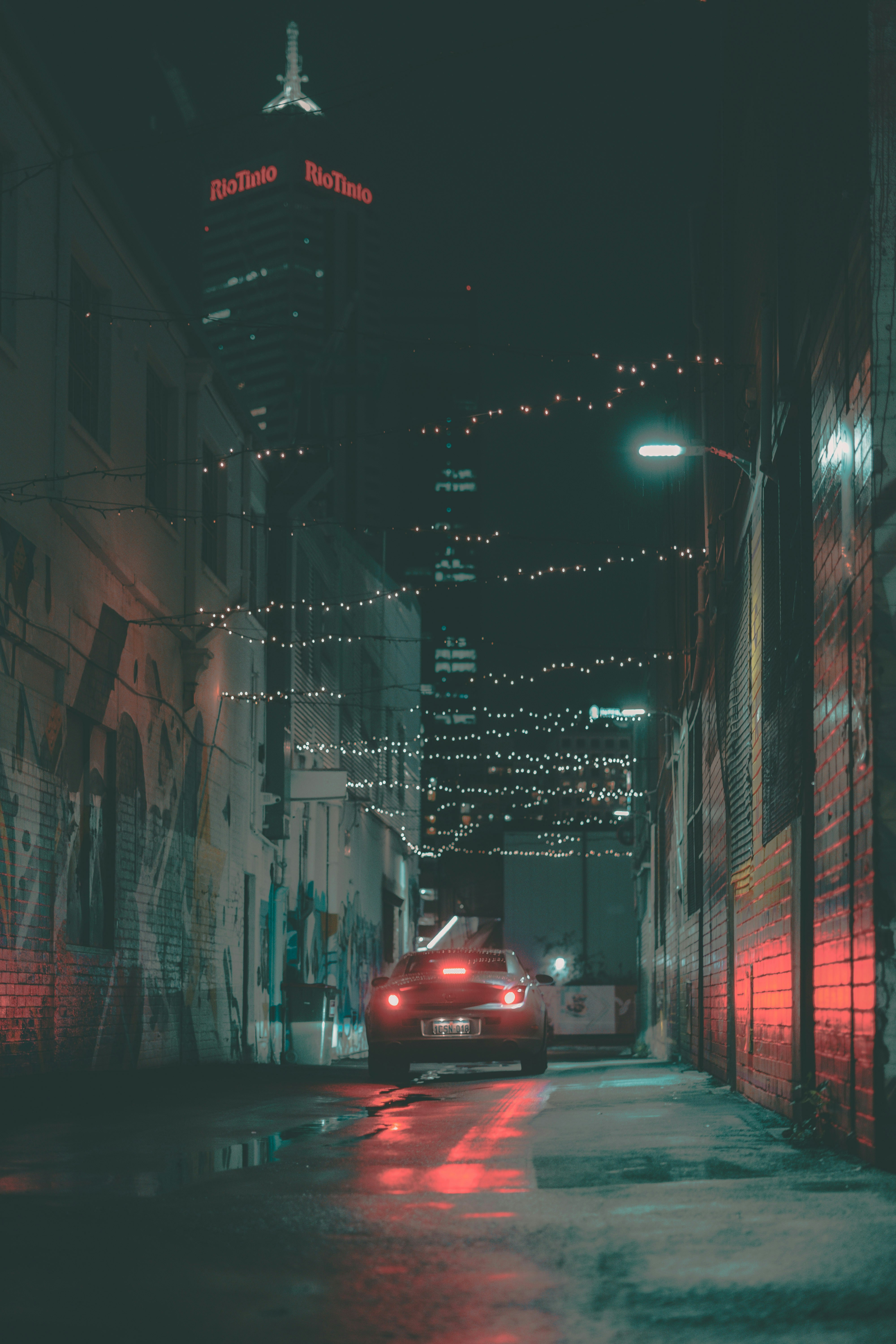 neon car lights, urban at night, colorful car photography, city skyline , ilustrasi artikel  Captivating Neon Noir Car Photography Wallpapers 4