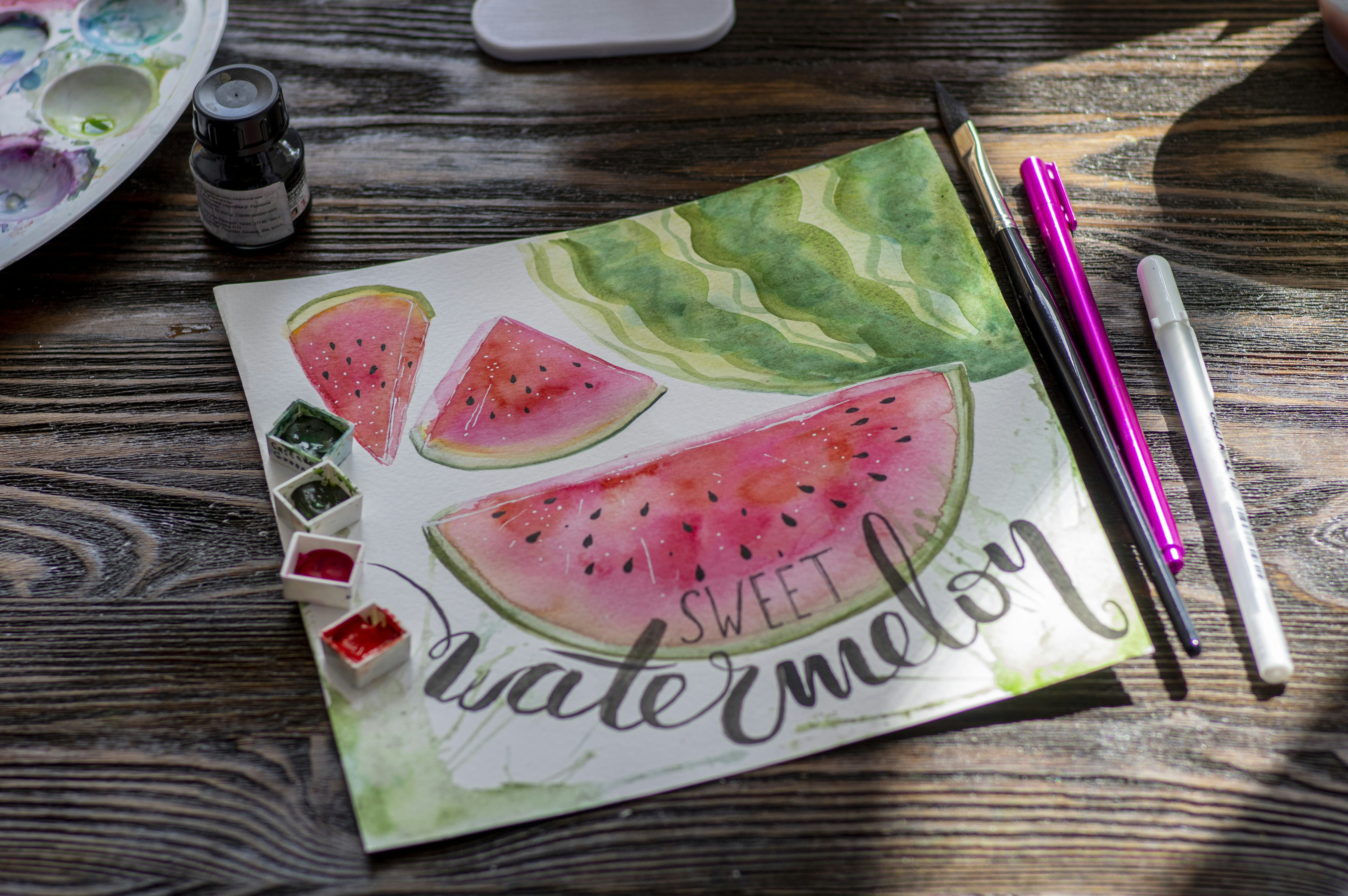 緑と白のラベルの本の写真 Unsplashで見つける赤の無料写真