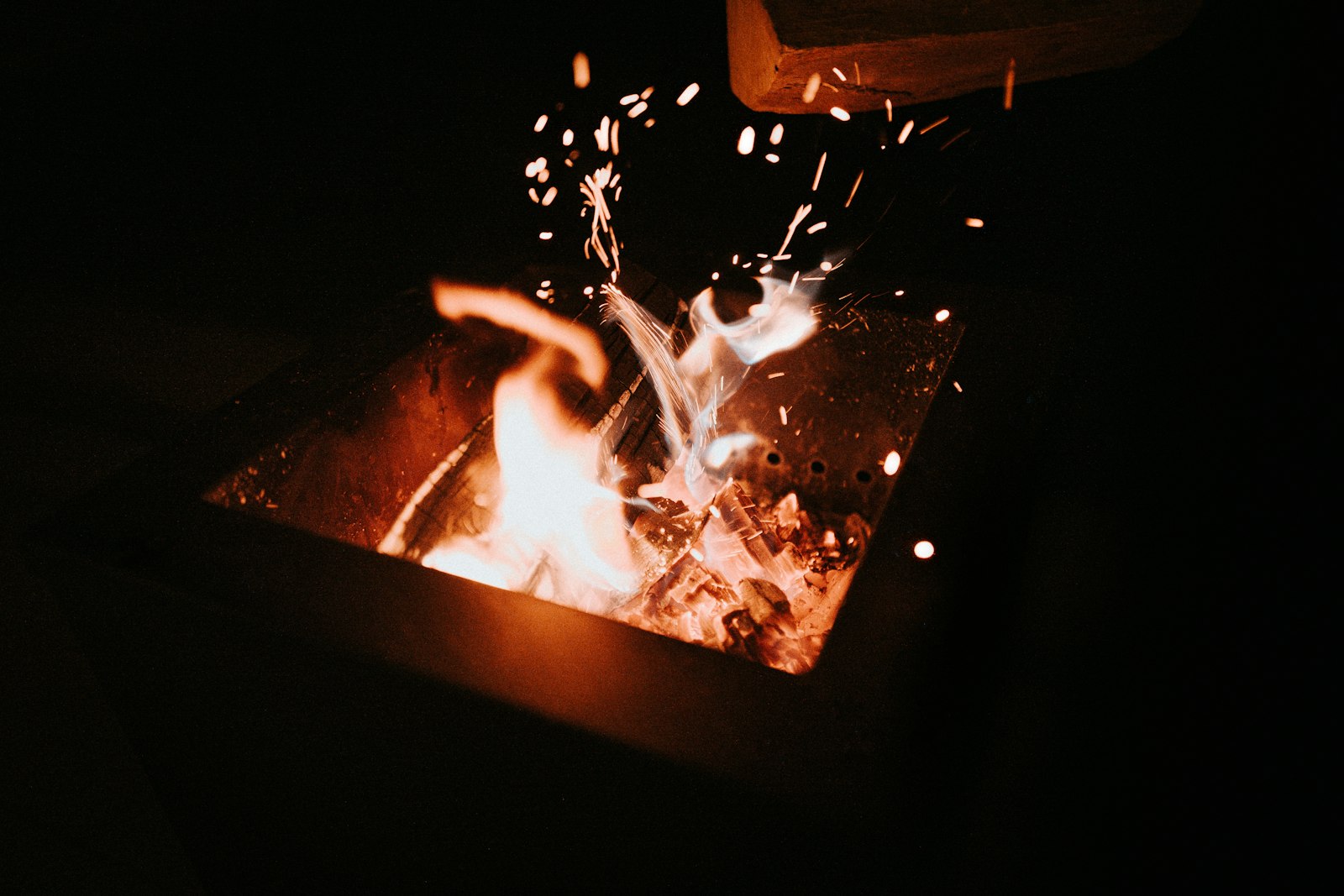 Leica Q (Typ 116) sample photo. Fire on fire pit photography