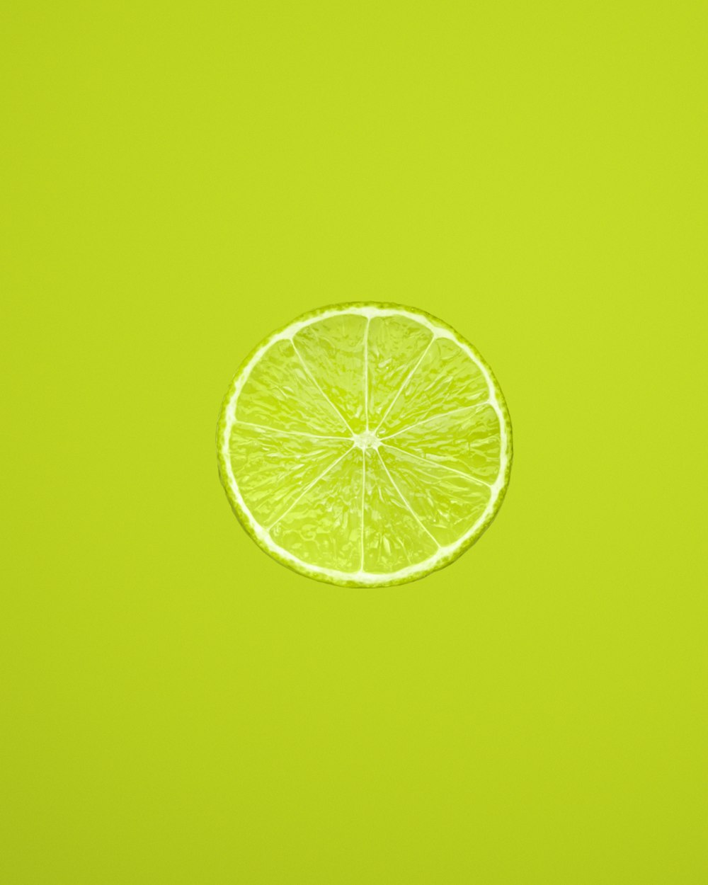 녹색 배경에 노란색 레몬 과일