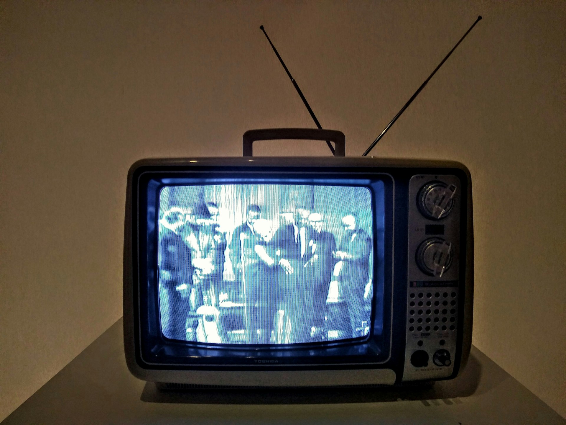 gray computer monitor