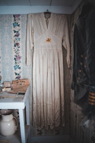 womens white floral long sleeve dress