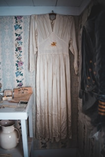 womens white floral long sleeve dress