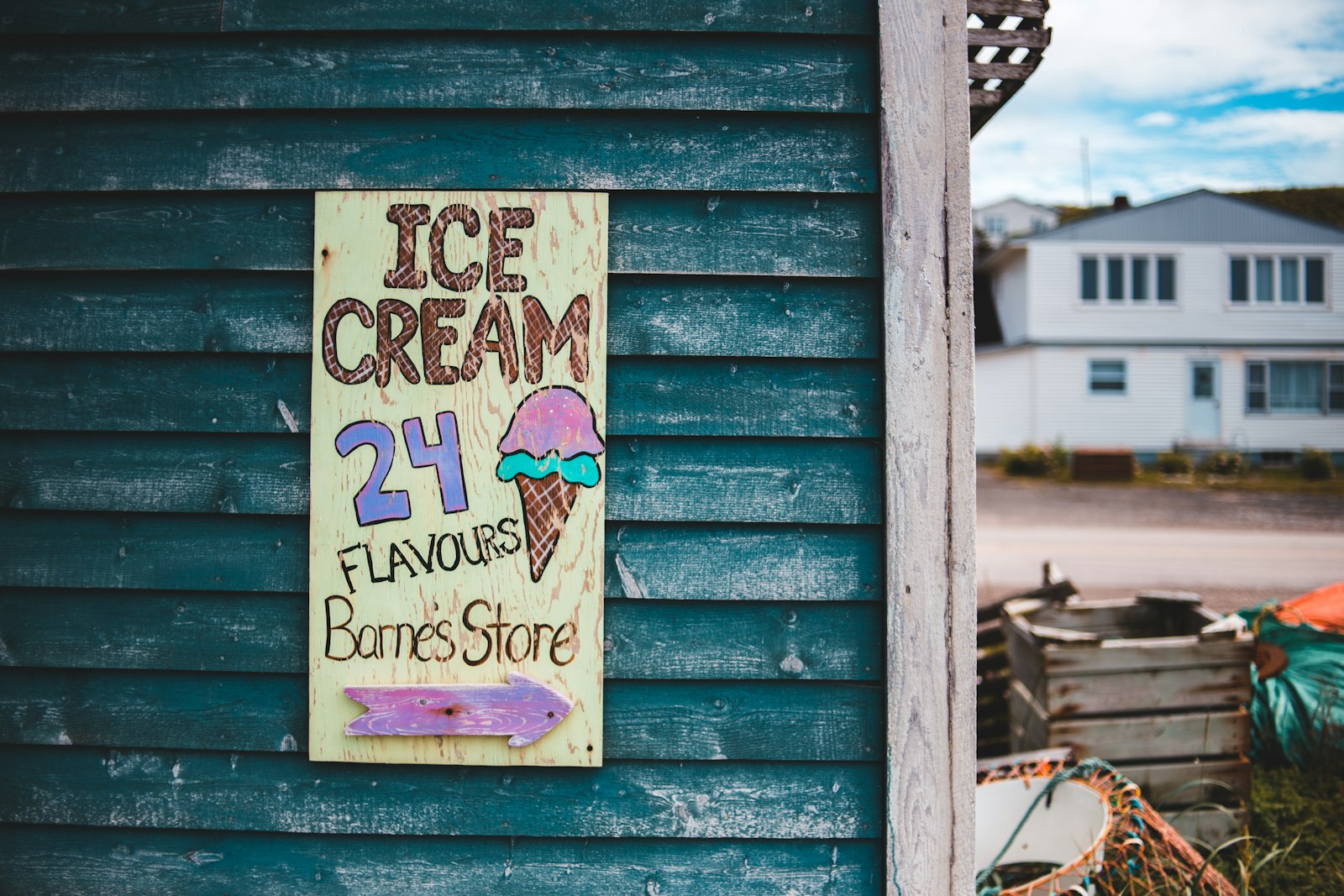 Canon EOS 6D + Yongnuo YN 35mm f/2 sample photo. Purple and white wooden photography