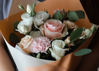 white and pink rose bouquet