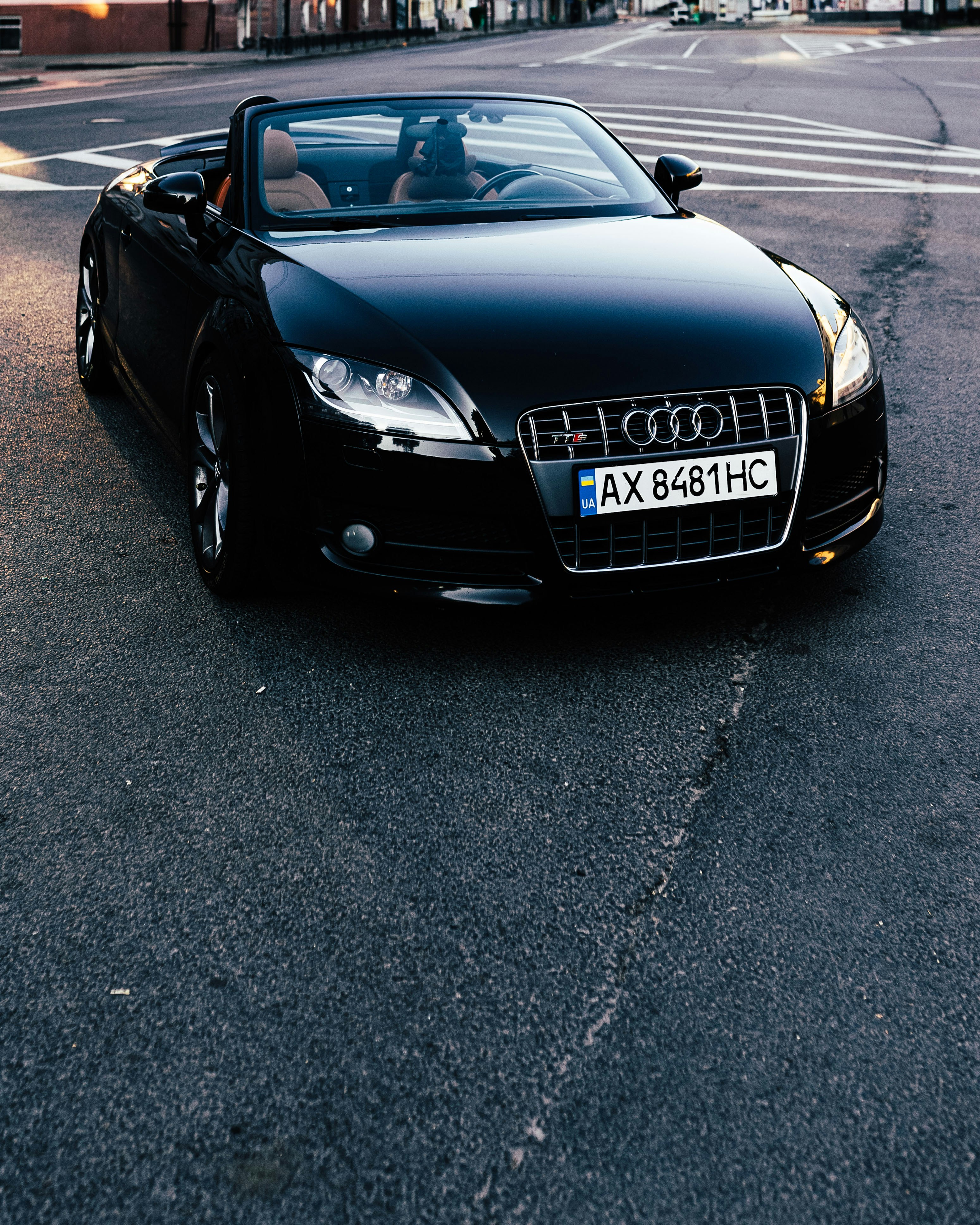 Audi R 8 negro en carretera durante el día foto – Imagen de Coche gratuita  en Unsplash, image size:3000x3750