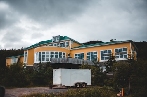 Custom event portacabin with flexible layout and vibrant green accents.