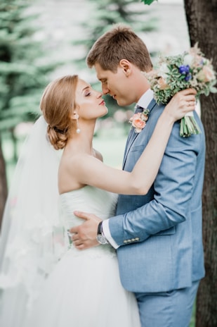 couple kissing