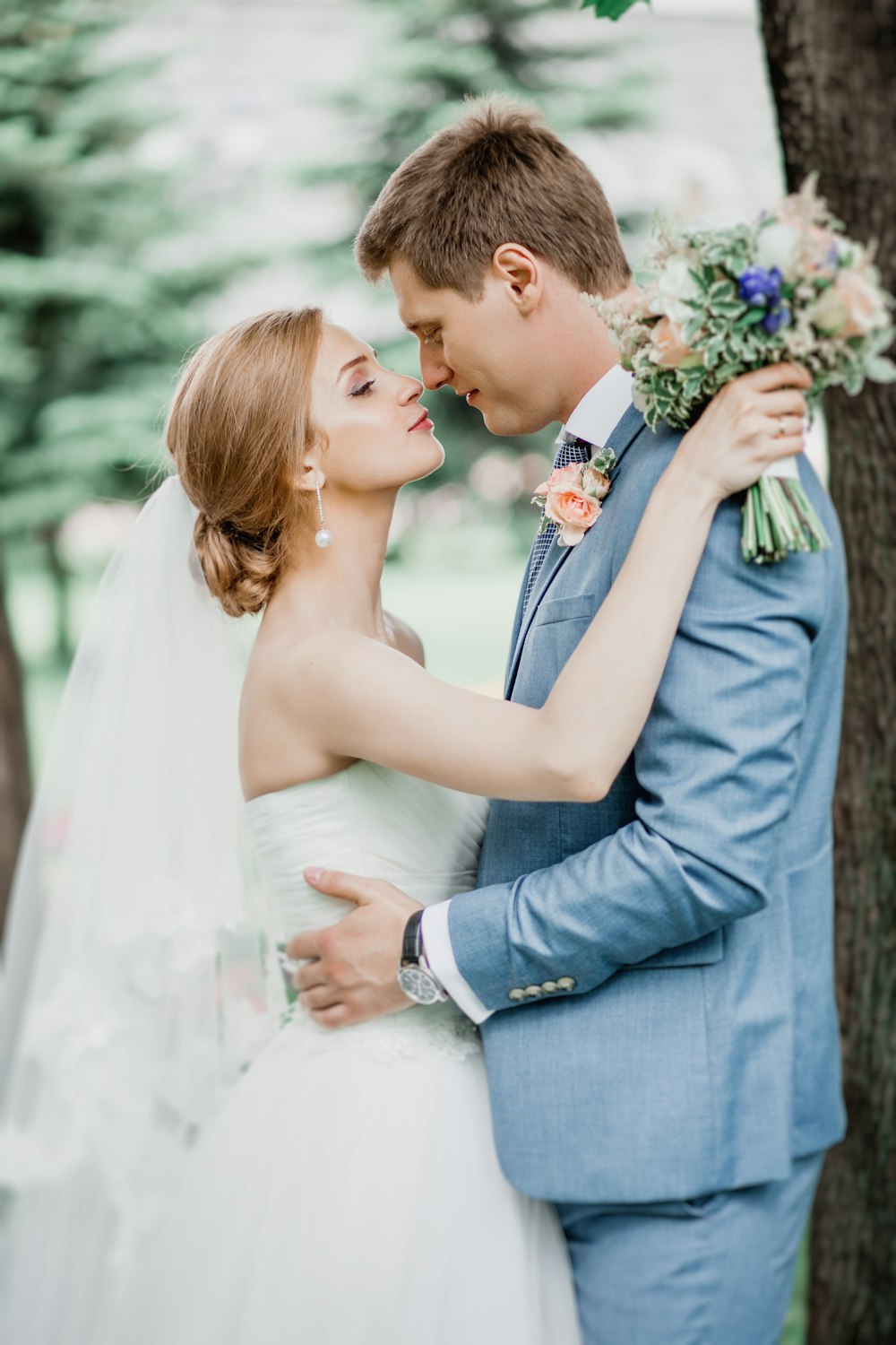 Wedding Kiss Pictures | Download Free Images on Unsplash