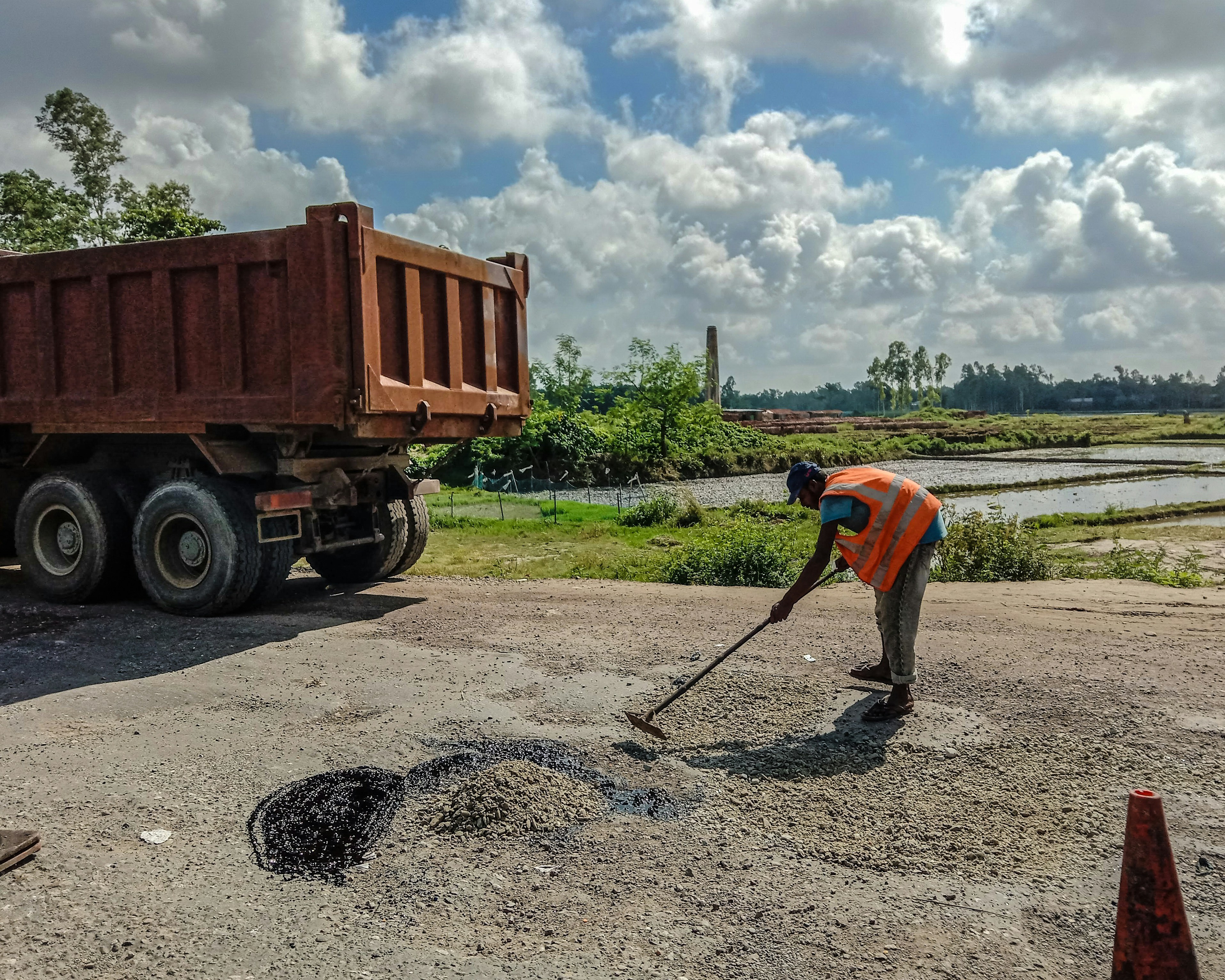 Warga Keluhkan Jalan Rusak yang Tak Kunjung Diperbaiki Selama Dua Tahun
