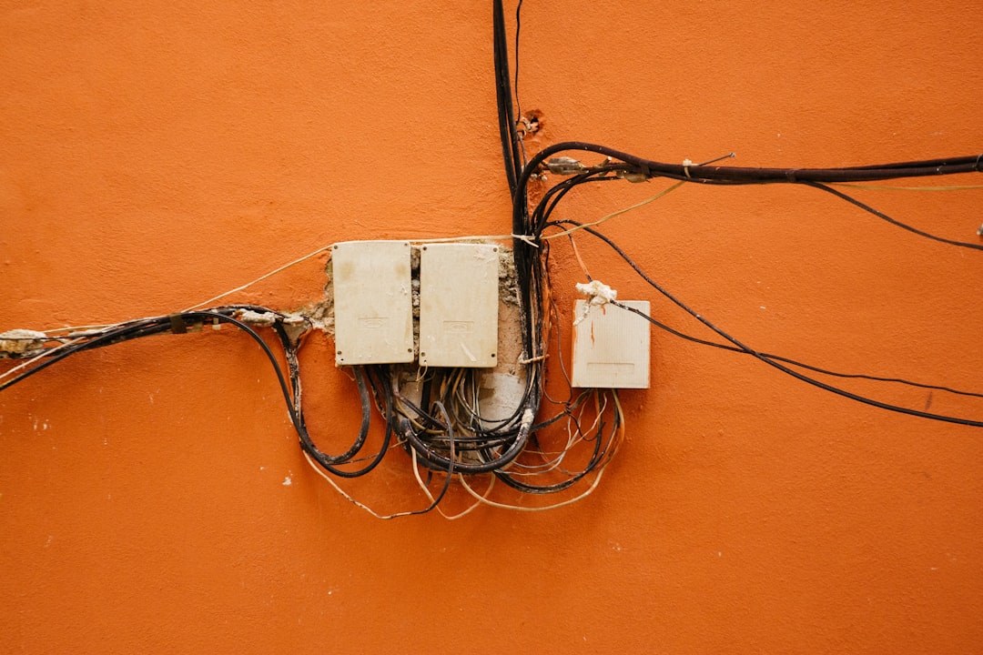 technology 掃除機 コードレス 充電できない white and black electric wires