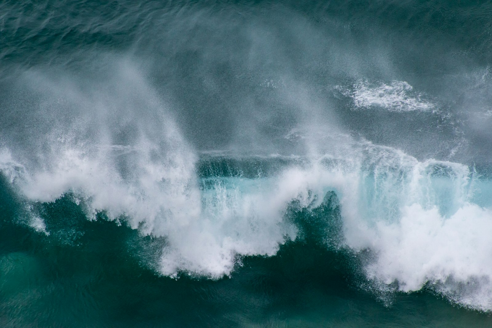 Canon EOS 60D sample photo. Ocean waves crashing on photography