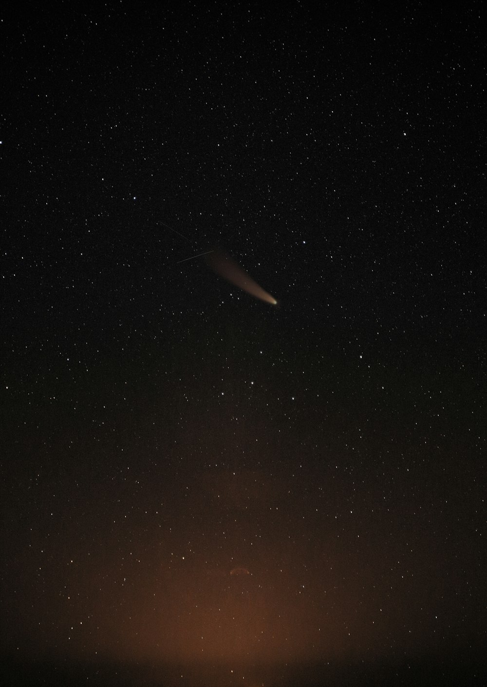 cielo negro y marrón durante la noche