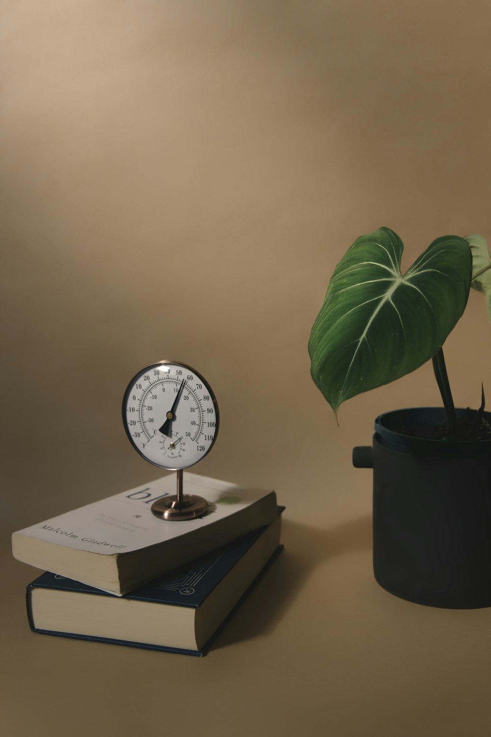 black and white analog table clock