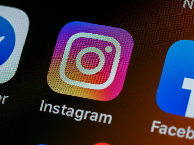 Instagram: como partilhar stories de amigos no nosso story