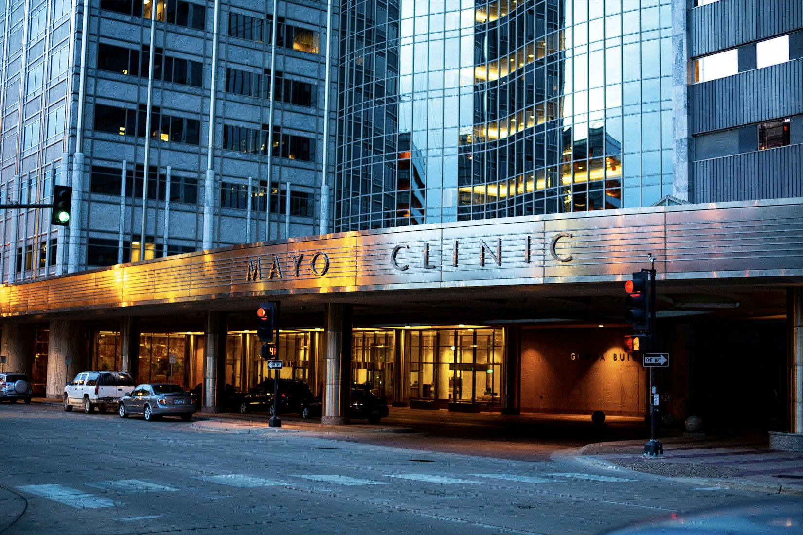 The Mayo Clinic in Rochester, Minnesota (Solen Feyissa via Unsplash)