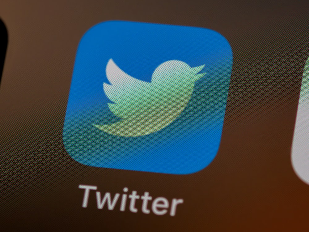 Twitter запрещает сторонние приложения